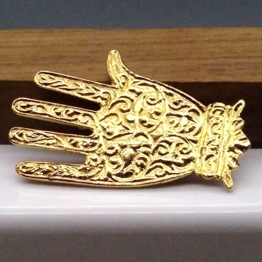 Ornate Victorian Hand Brooch, Vintage Gold Tone Lapel Pin
